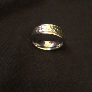 Men’s Hammered silver band ring